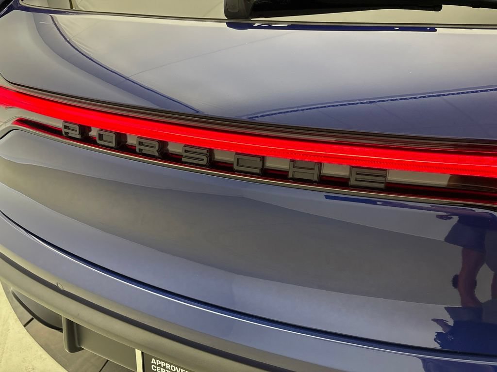 Certified 2026 Porsche Macan AWD/4WD image 11