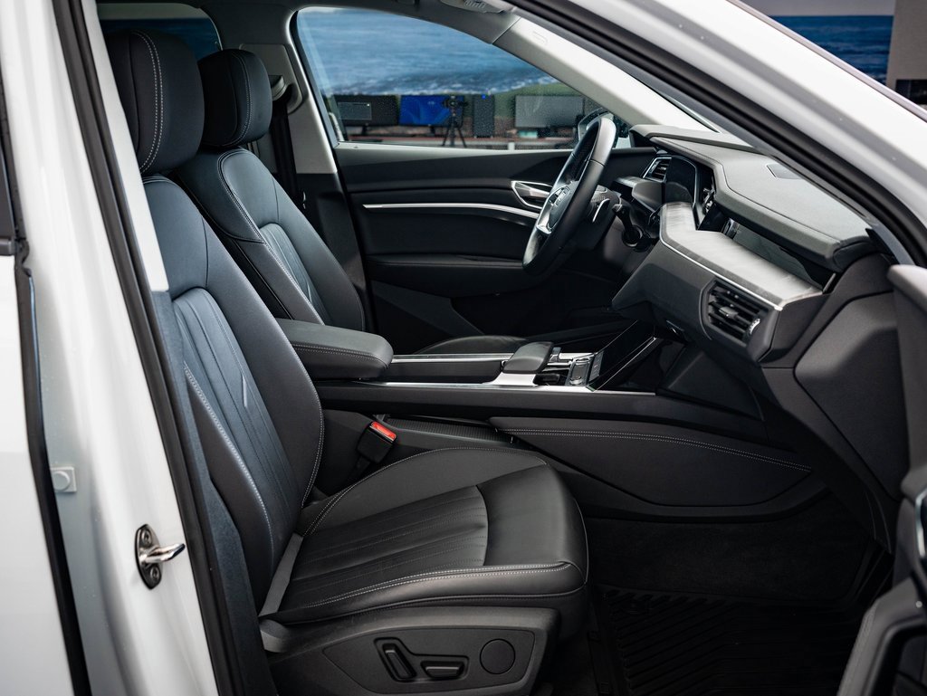 Used 2022 Audi e-tron Premium w/ Convenience Plus Package image 23