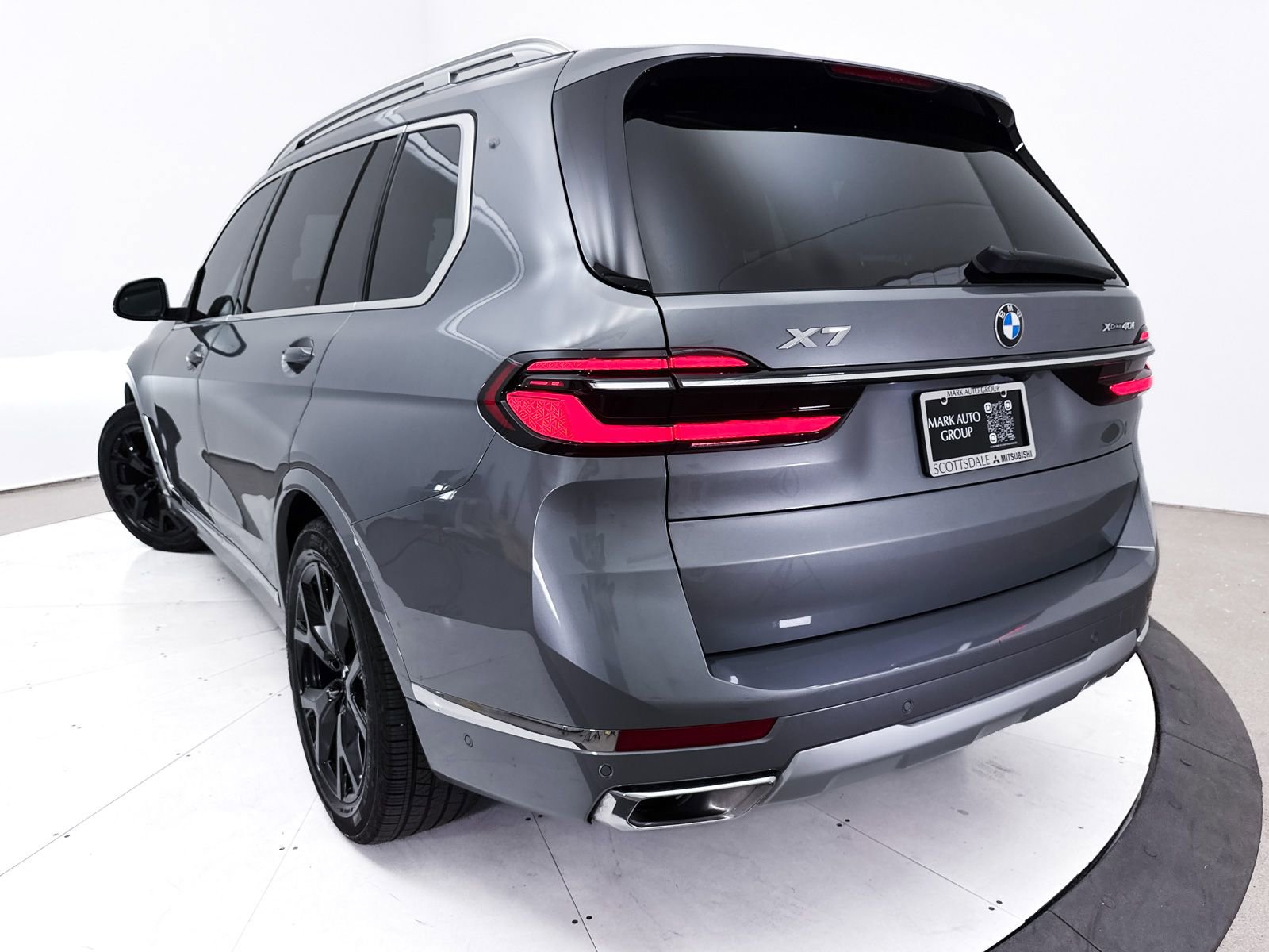 Used 2024 BMW X7 xDrive40i w/ Premium Package image 8