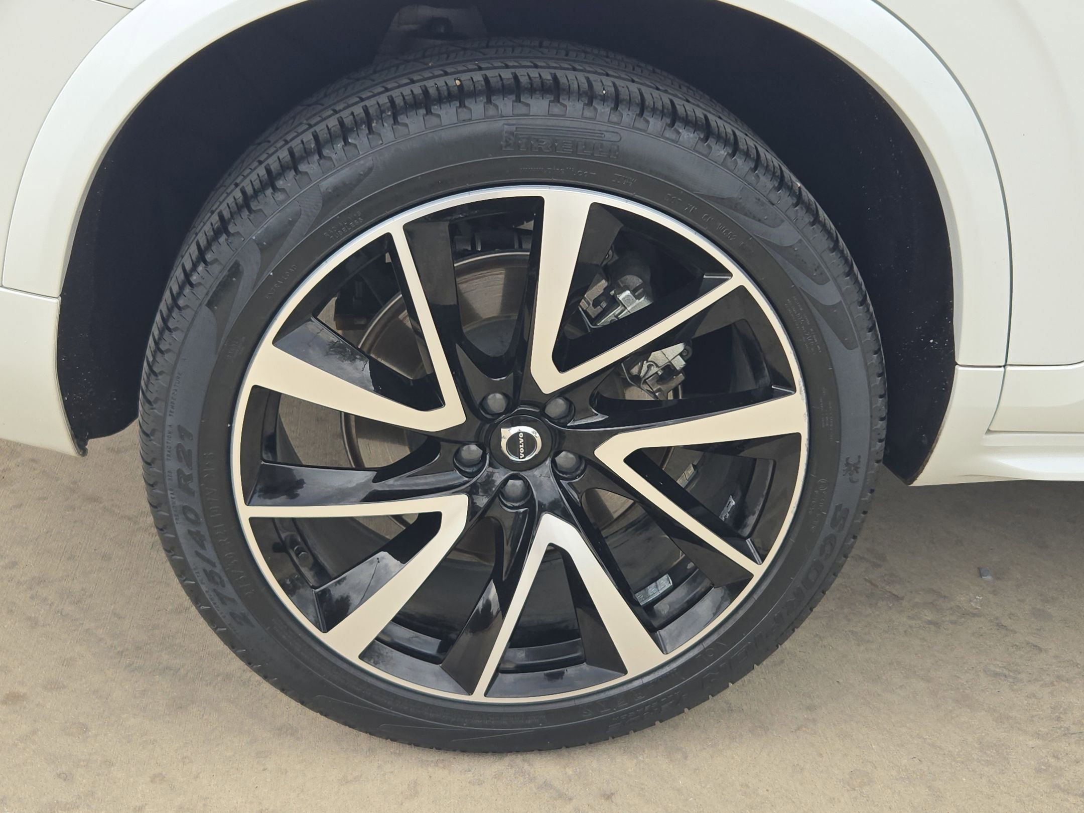 Used 2023 Volvo XC90 B6 Plus AWD/4WD image 32