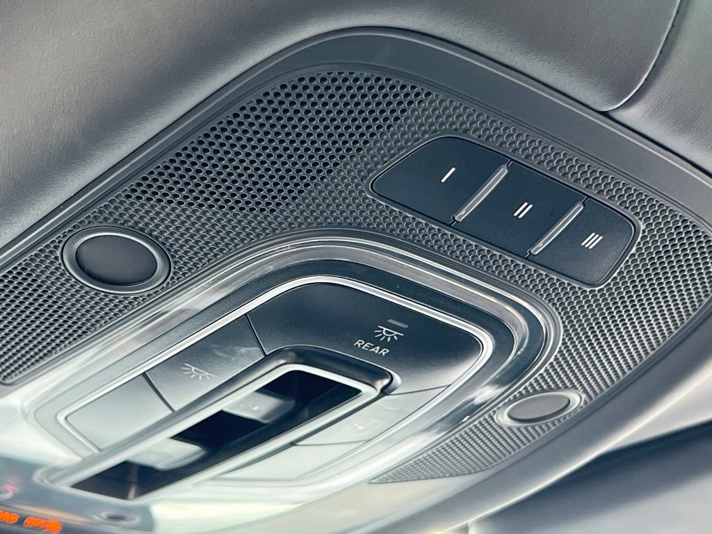 Used 2017 Bentley Bentayga image 33