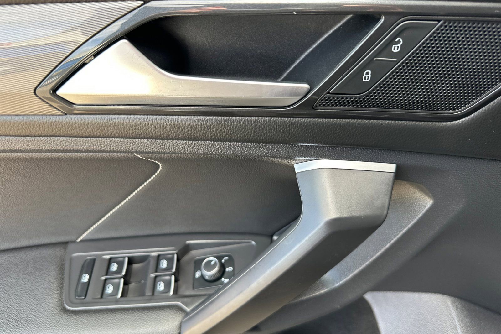 Certified 2023 Volkswagen Tiguan SE w/ Panoramic Sunroof Package FWD image 11