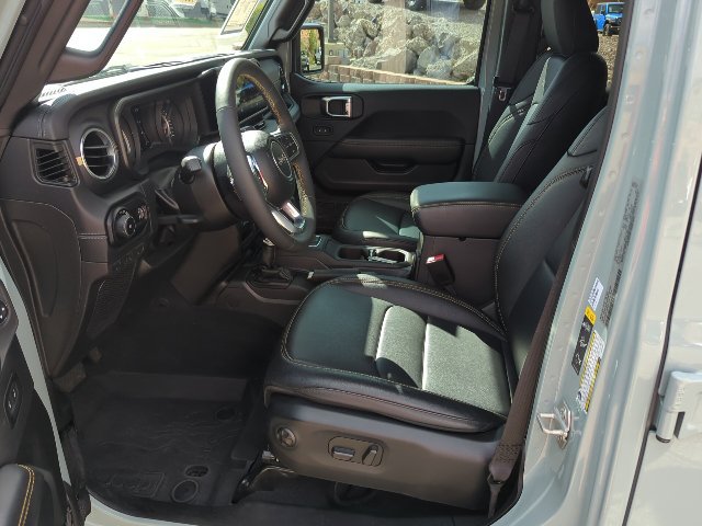 Used 2024 Jeep Wrangler Unlimited Sahara w/ Technology Group AWD/4WD image 16