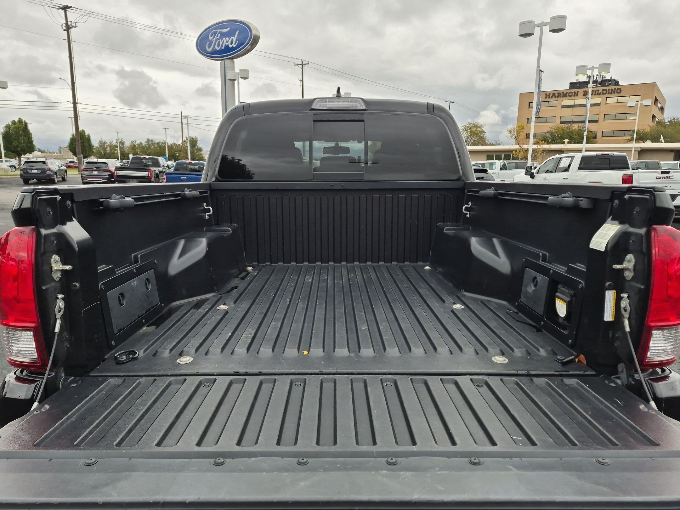 Used 2017 Toyota Tacoma TRD Sport w/ Tow Package (A/T) AWD/4WD image 30