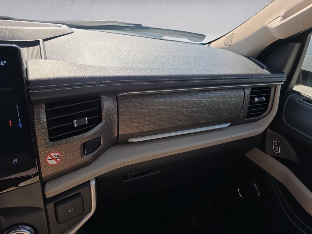 Used 2024 Ford Expedition Limited AWD/4WD image 10