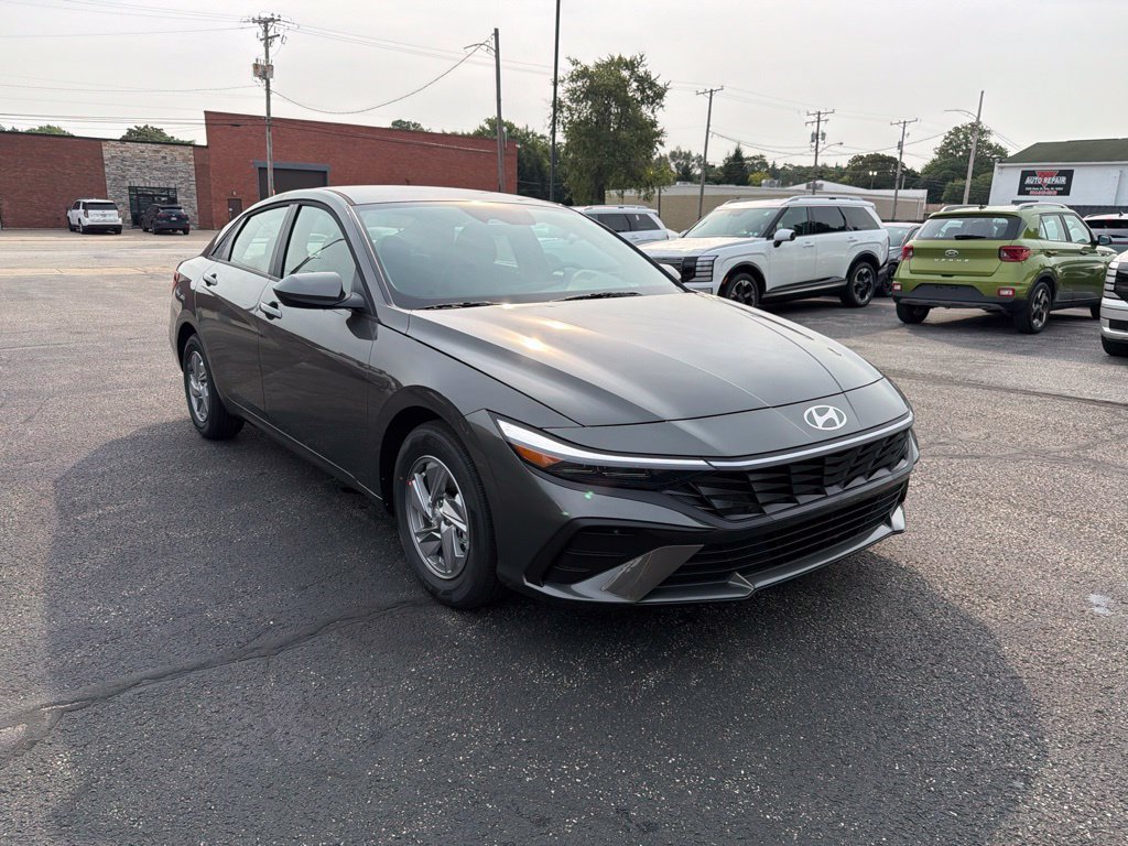 New 2026 Hyundai Elantra SE