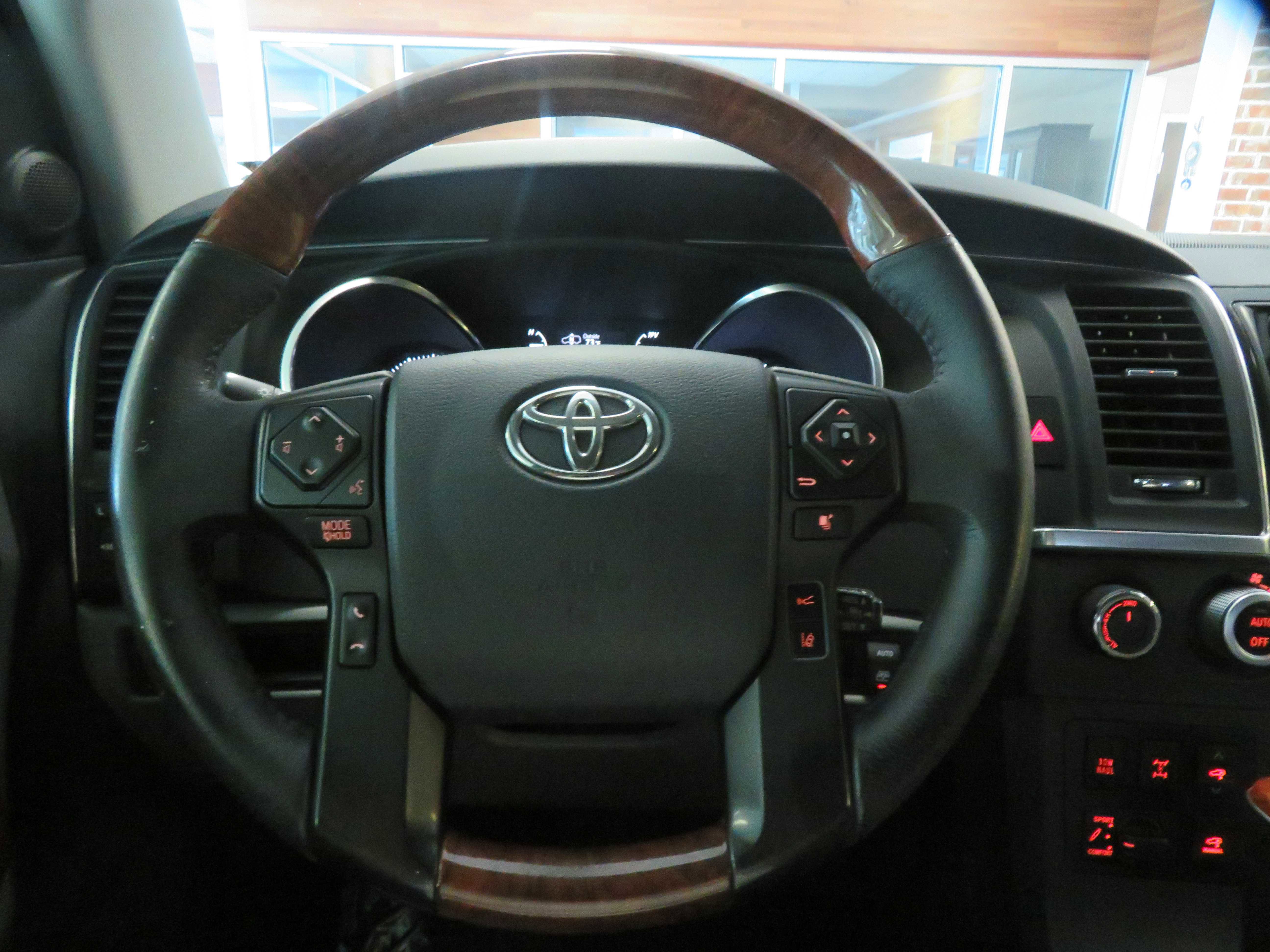 Used 2018 Toyota Sequoia Platinum AWD/4WD image 37
