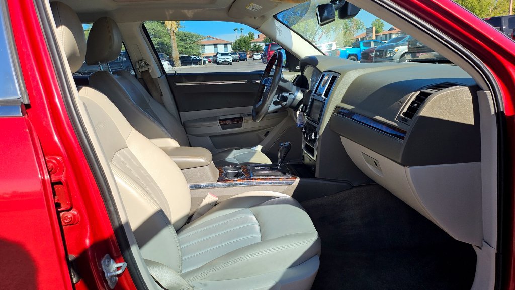 Used 2009 Chrysler 300 C RWD image 19