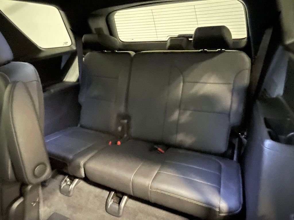Used 2023 Chevrolet Traverse LT image 23