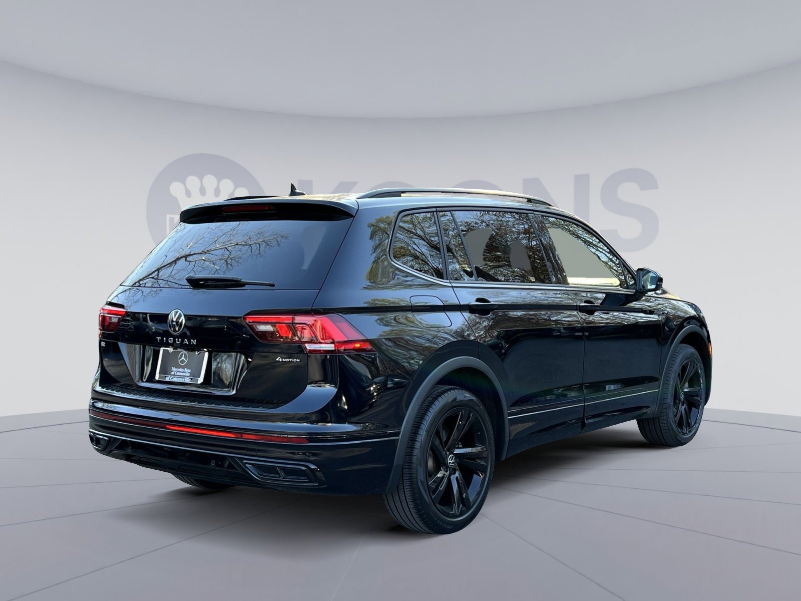 Used 2023 Volkswagen Tiguan SE R-Line AWD/4WD image 5
