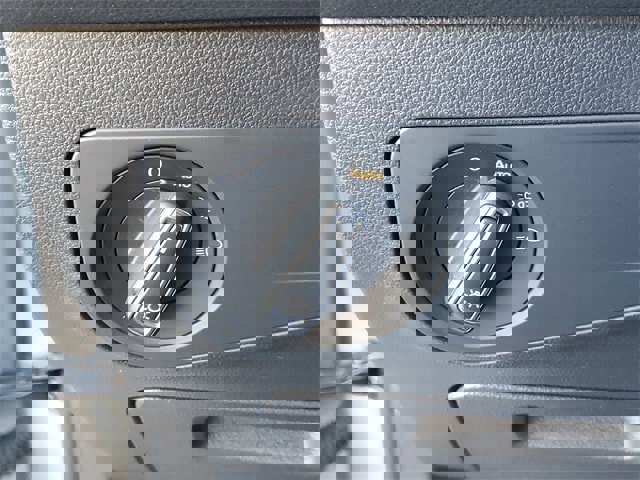 Certified 2022 Volkswagen Tiguan SE R-Line image 30