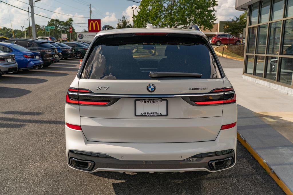 Used 2023 BMW X7 xDrive40i w/ M Sport Package AWD/4WD image 5
