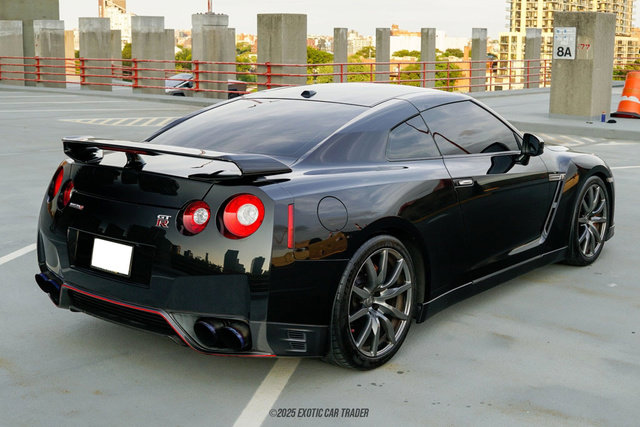Used 2014 Nissan GT-R Premium w/ Premium Interior Package image 8