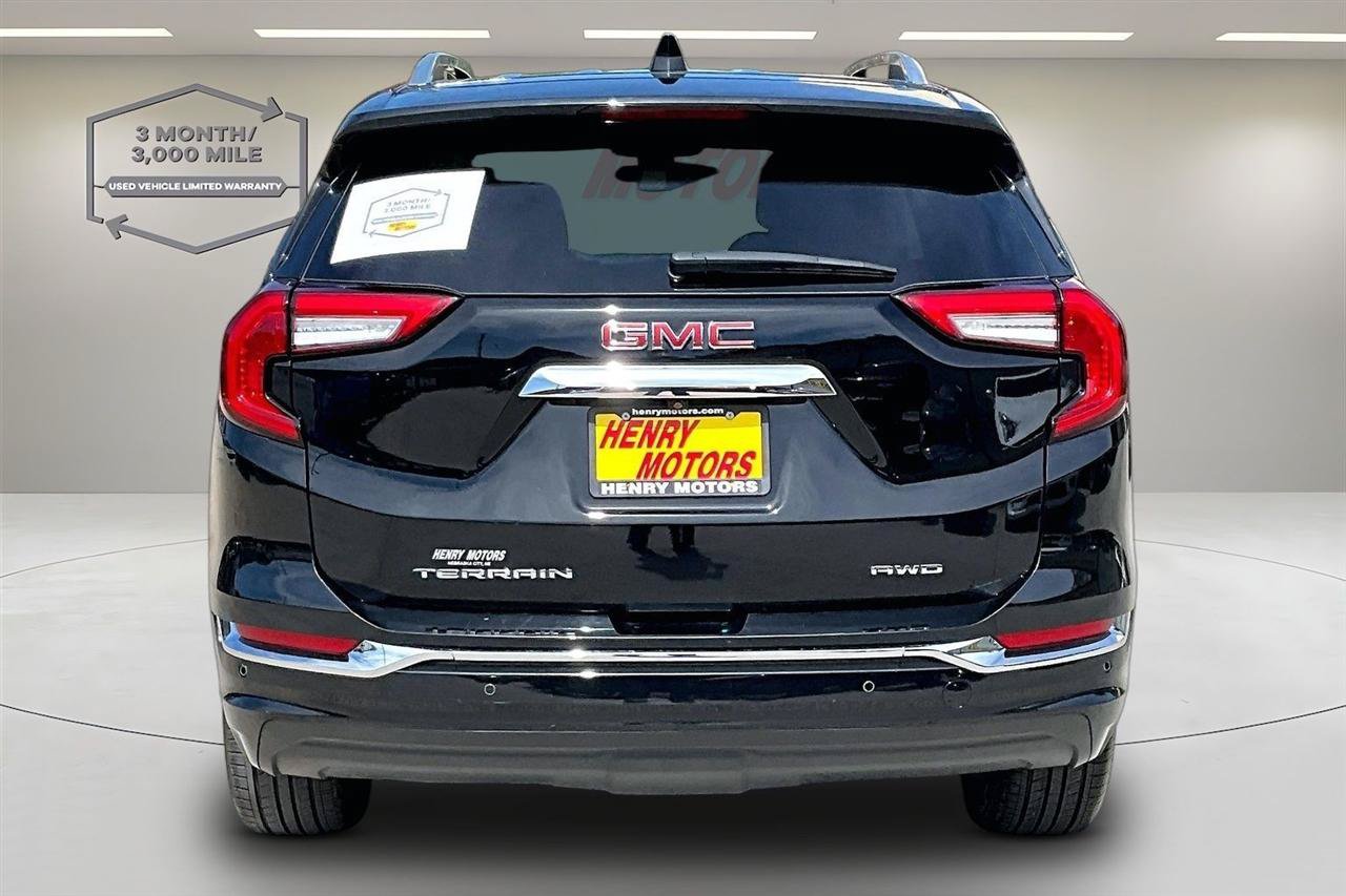 Used 2022 GMC Terrain Denali w/ Denali Premium Package AWD/4WD image 5