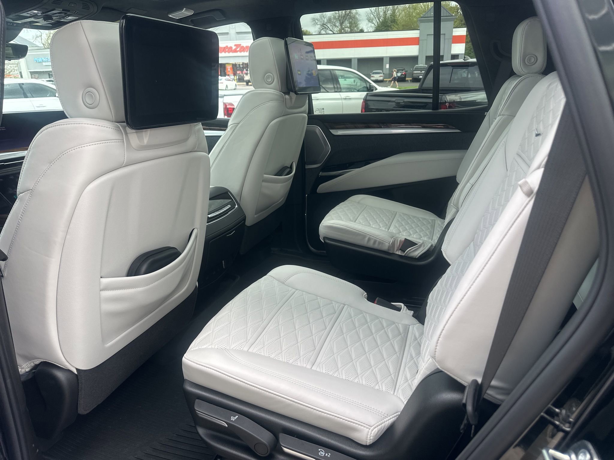 Used 2026 Cadillac Escalade Platinum Sport w/ LPO, ONYX Package AWD/4WD image 40