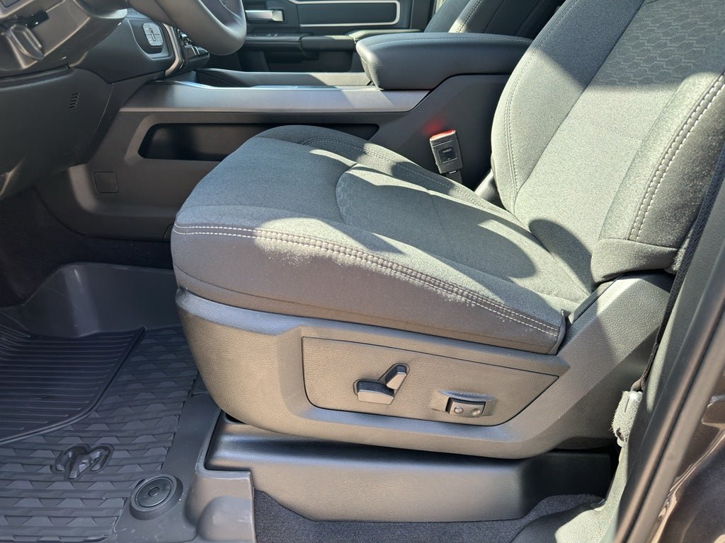 New 2026 RAM 2500 Big Horn AWD/4WD image 12