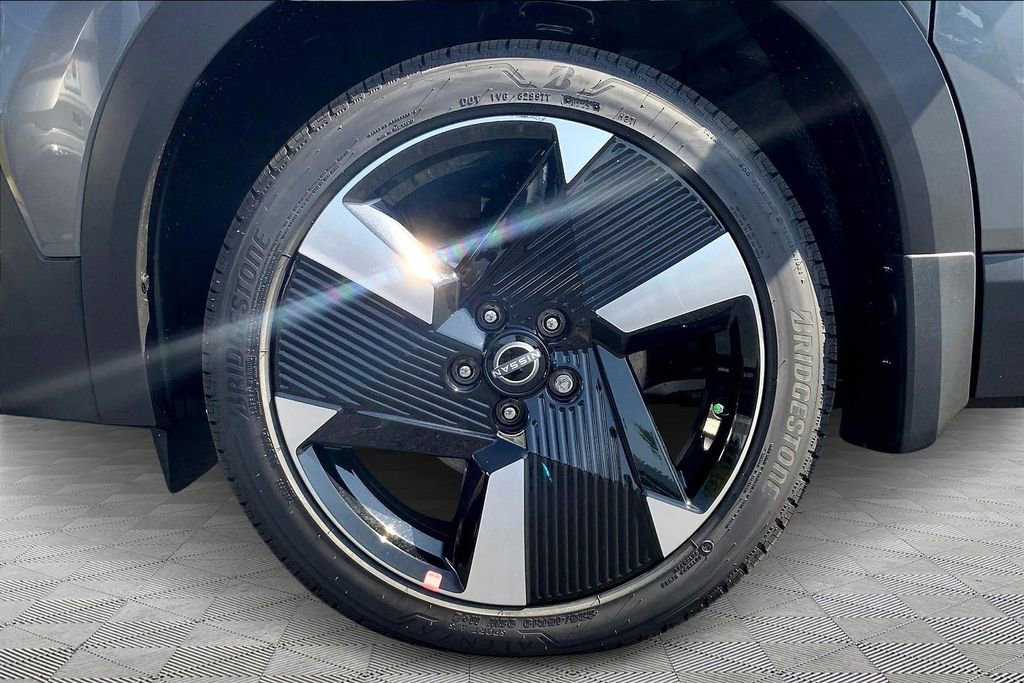 New 2025 Nissan Kicks SR image 6