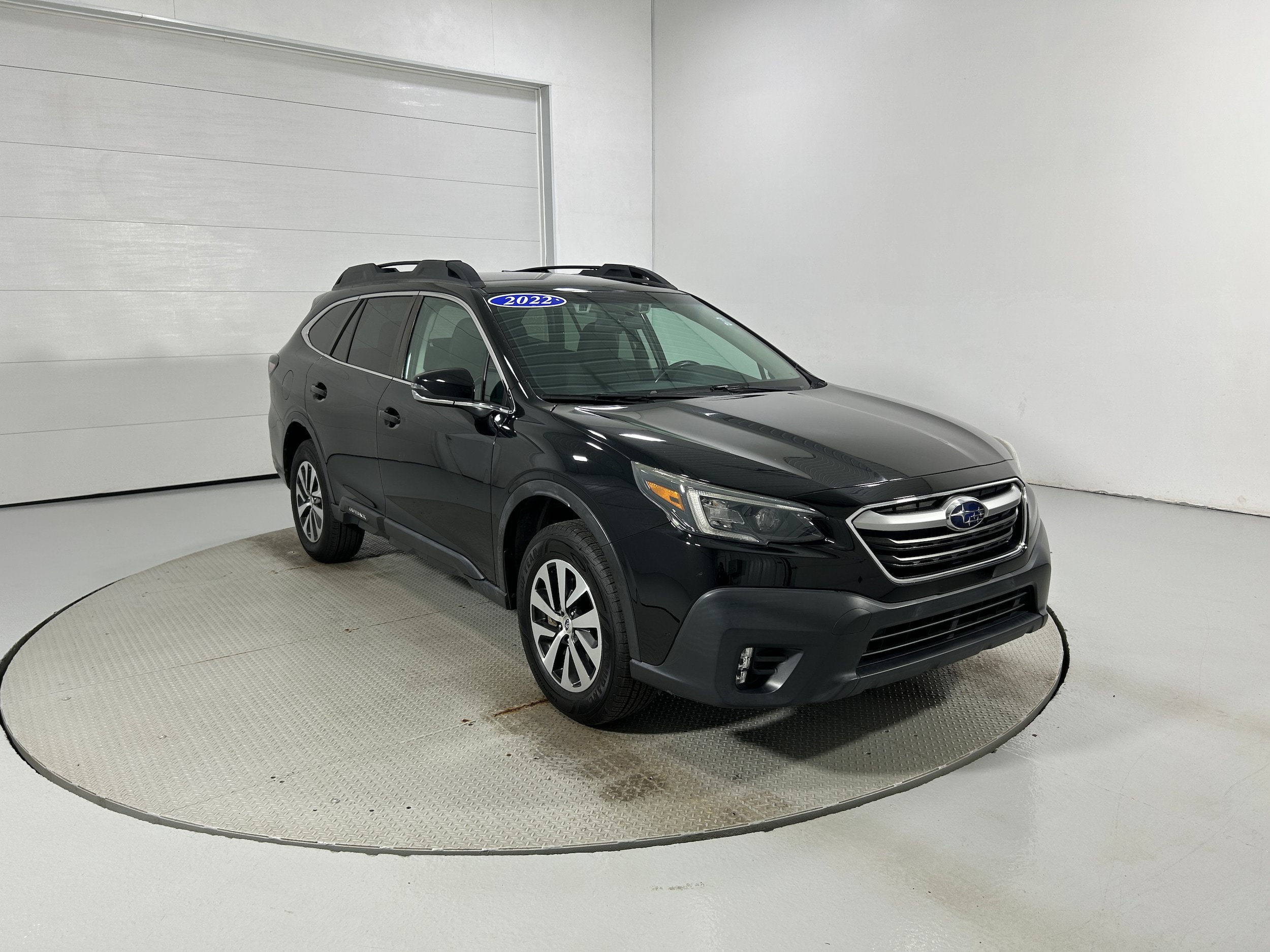 Used 2022 Subaru Outback Premium AWD/4WD image 2