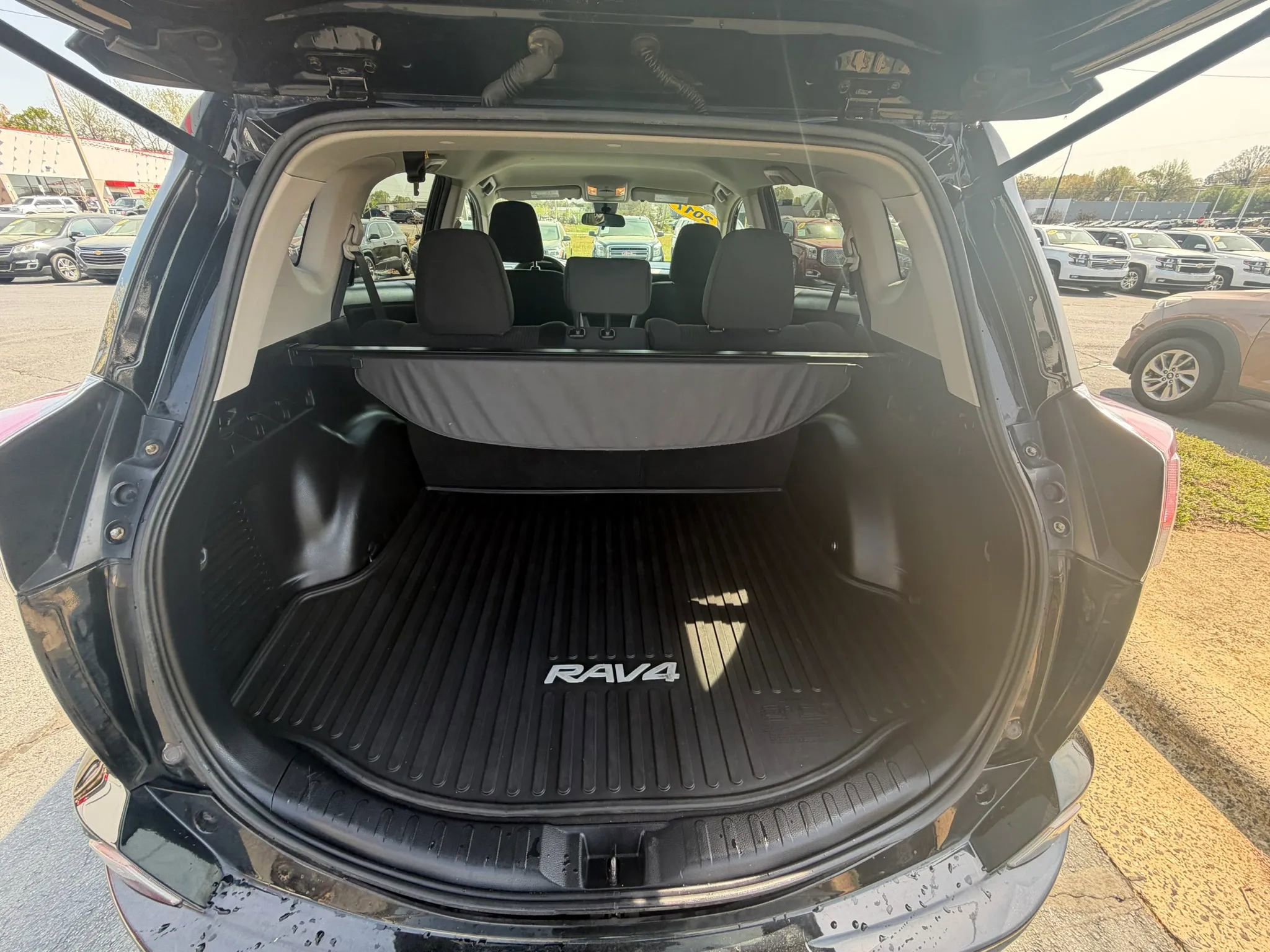 Used 2017 Toyota RAV4 LE image 9