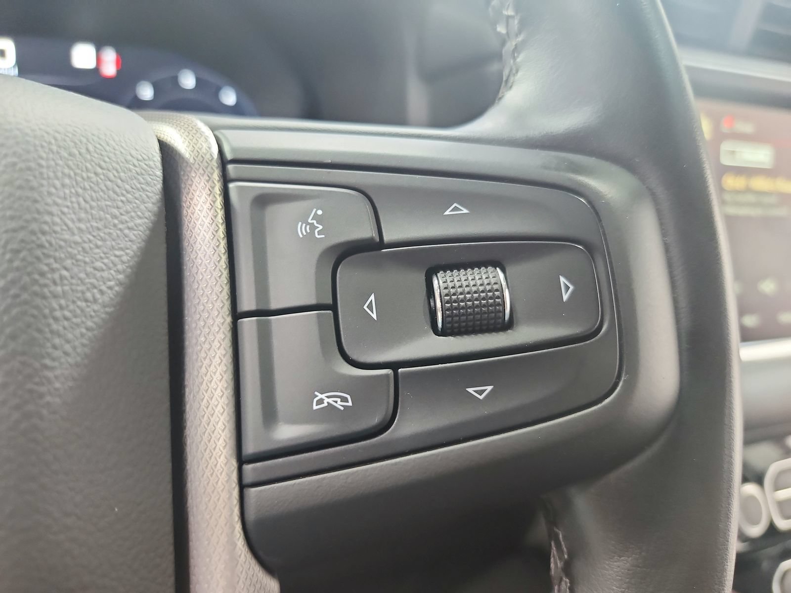 Used 2023 GMC Yukon XL Denali RWD image 26