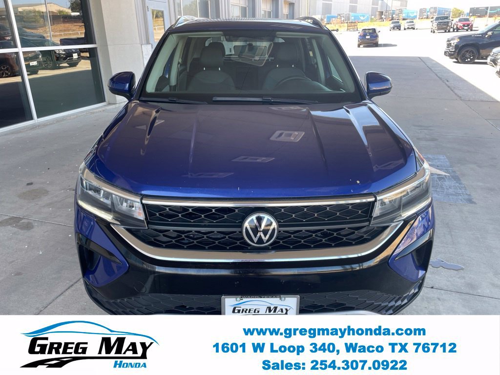 Used 2022 Volkswagen Taos SE w/ Panoramic Sunroof Package FWD image 13
