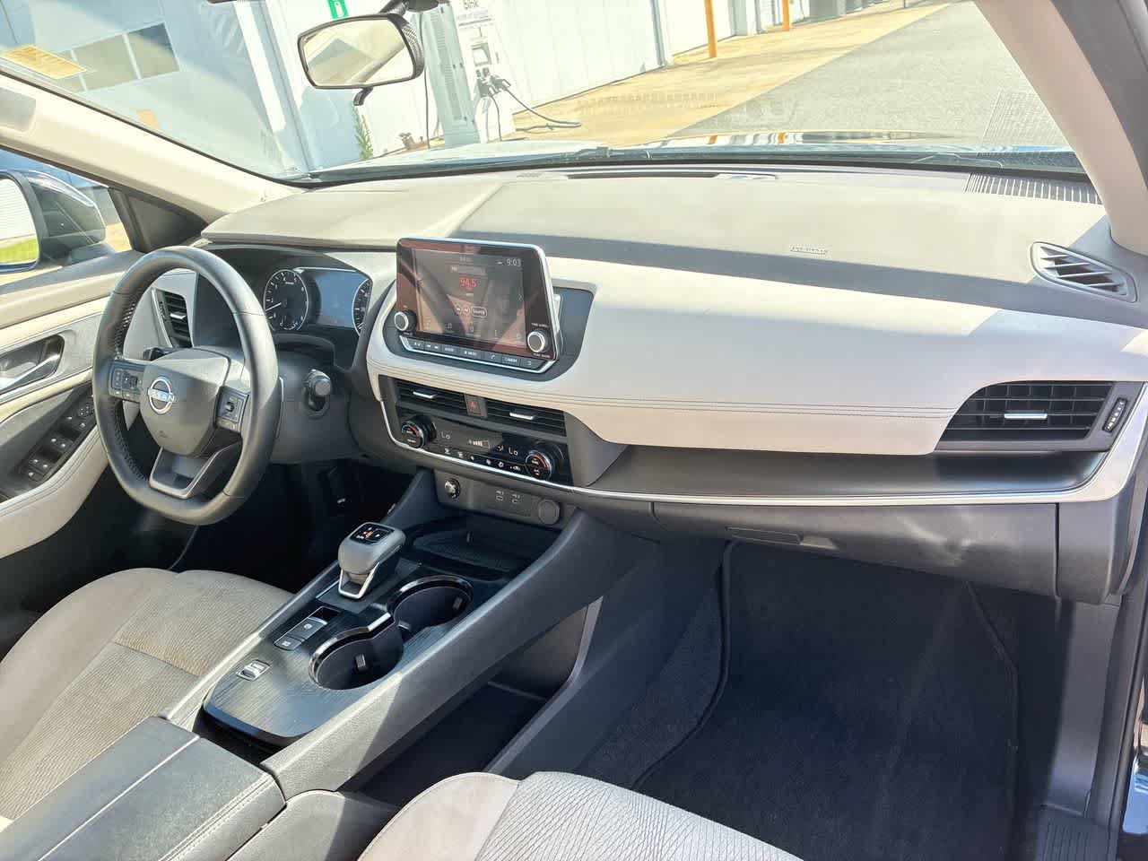 Used 2025 Nissan Rogue SV FWD image 27