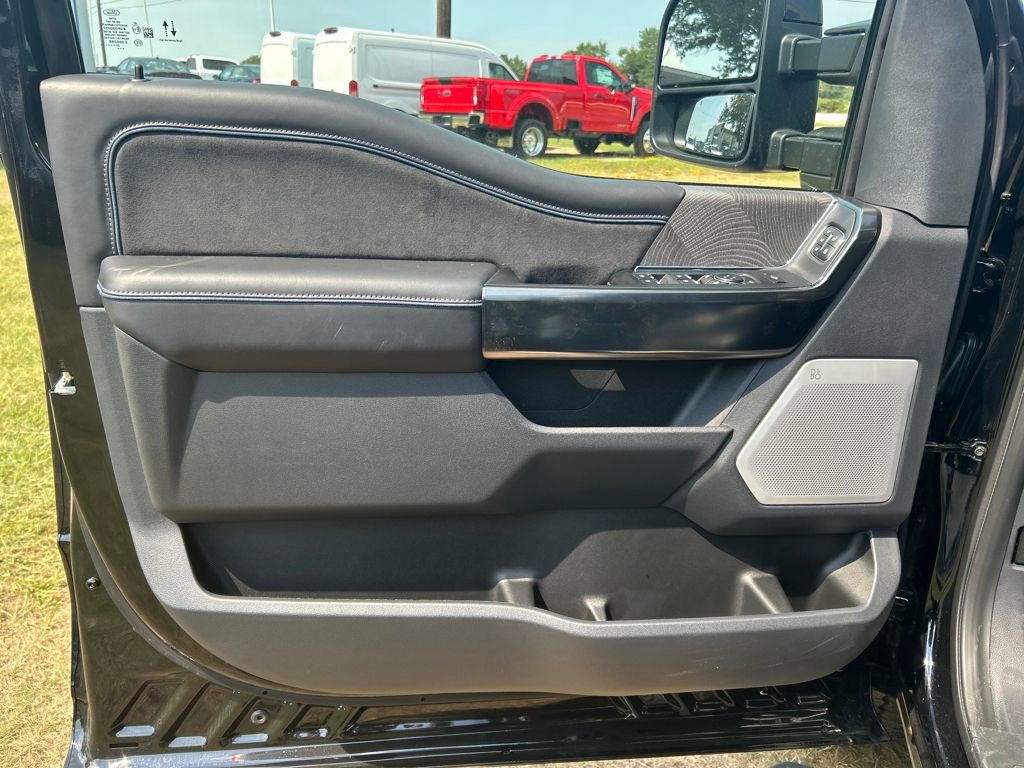 New 2025 Ford F250 Platinum w/ FX4 Off-Road Package image 26