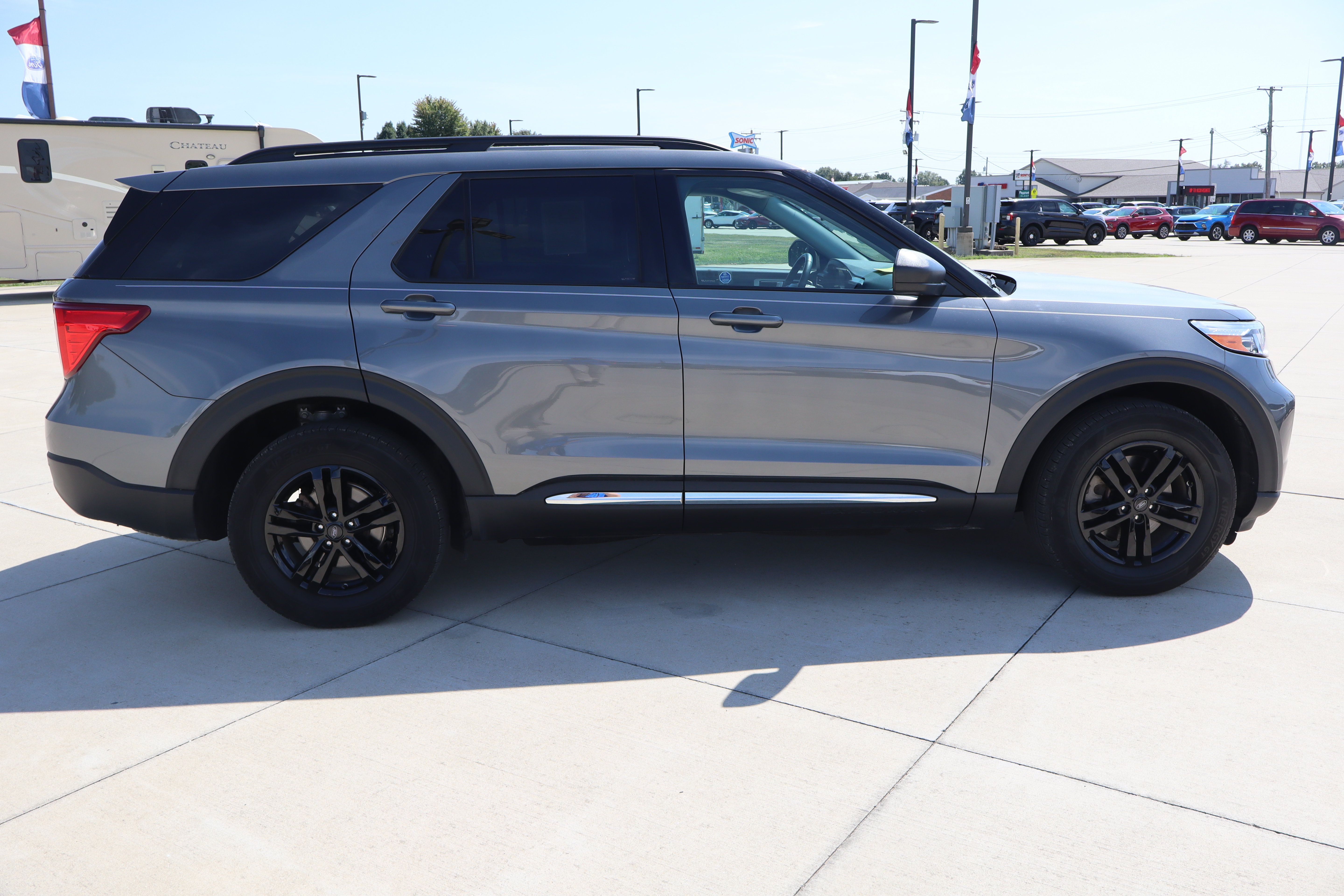 Used 2024 Ford Explorer XLT w/ Equipment Group 202A AWD/4WD image 5