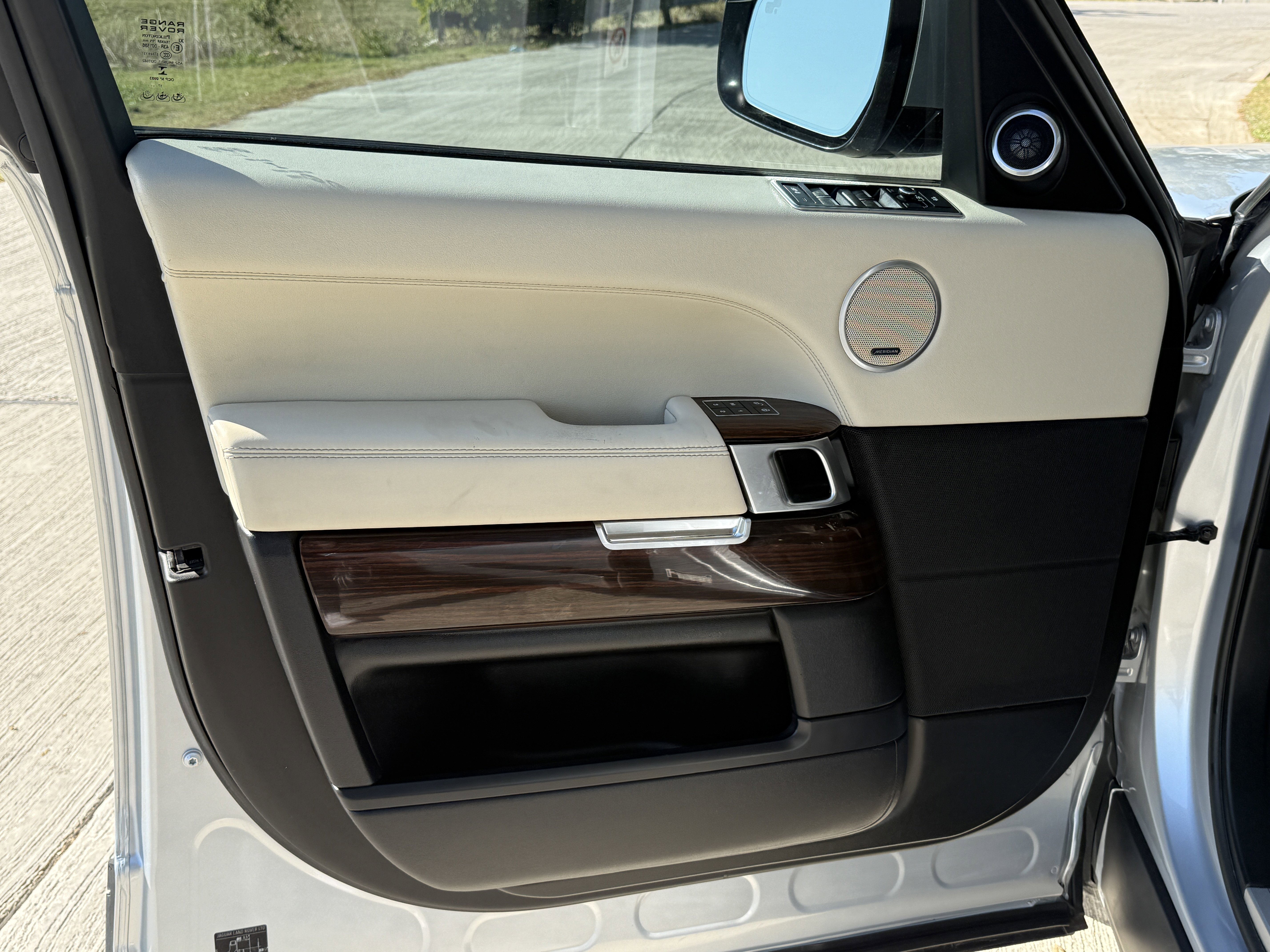 Used 2017 Land Rover Range Rover HSE image 37