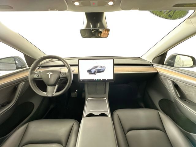 Used 2025 Tesla Model Y Long Range AWD/4WD image 3
