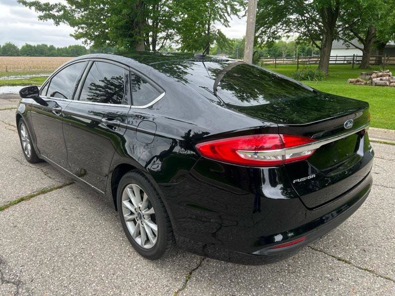 Used 2017 Ford Fusion SE FWD image 7