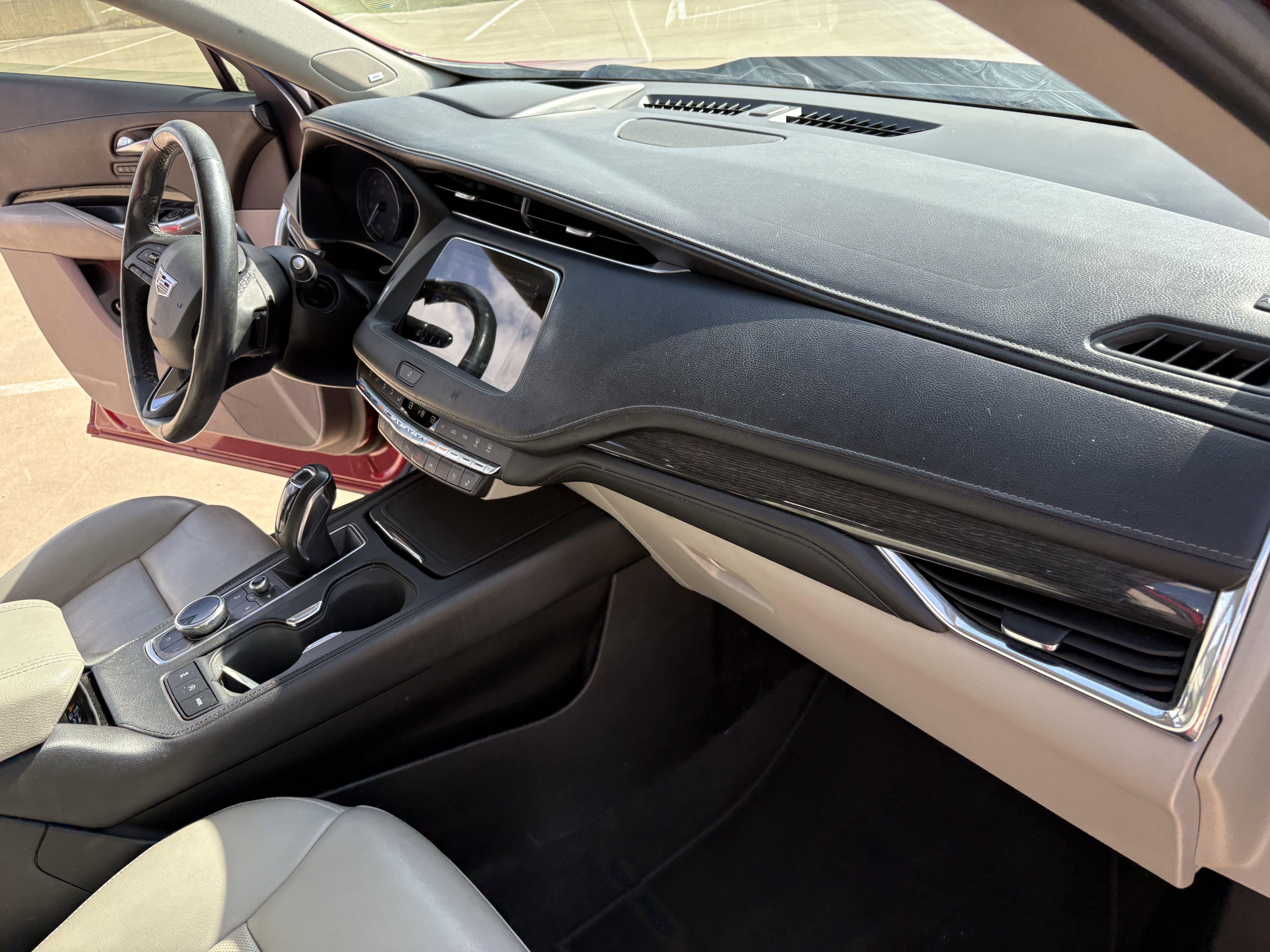 Used 2019 Cadillac XT4 Premium Luxury image 16