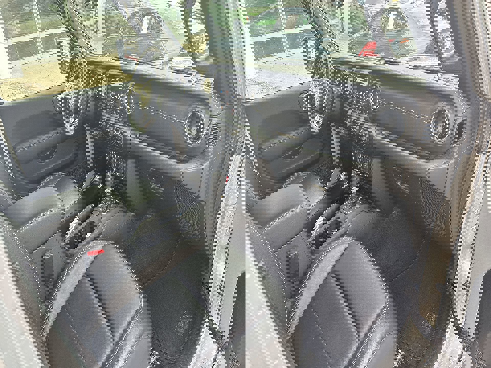 Used 2022 Jeep Wrangler Unlimited Sahara w/ Cold Weather Group image 29