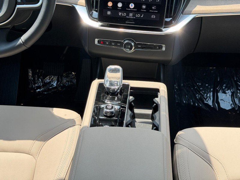 Certified 2025 Volvo XC90 B5 Plus AWD/4WD image 15