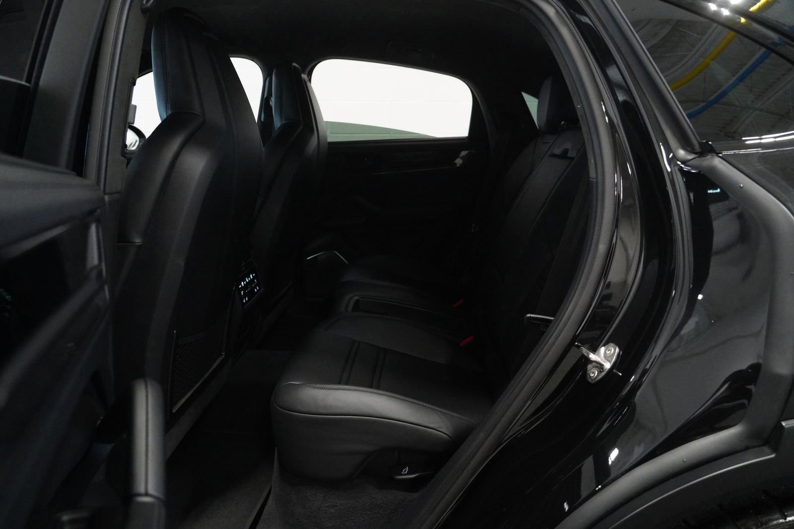 Used 2025 Porsche Cayenne Turbo GT image 14