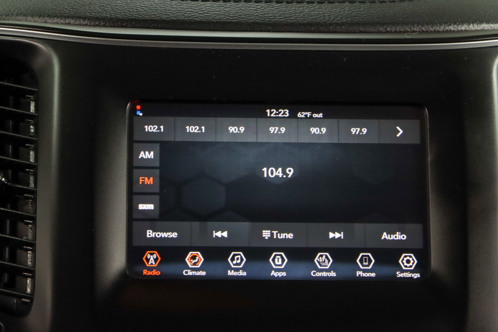 Used 2021 Jeep Cherokee Latitude Plus FWD image 19