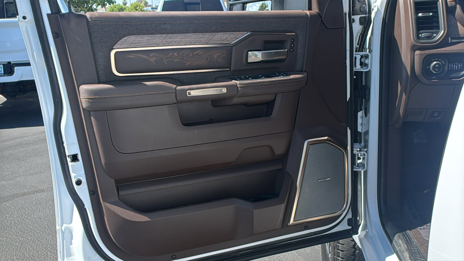 New 2026 RAM 2500 Limited AWD/4WD image 29