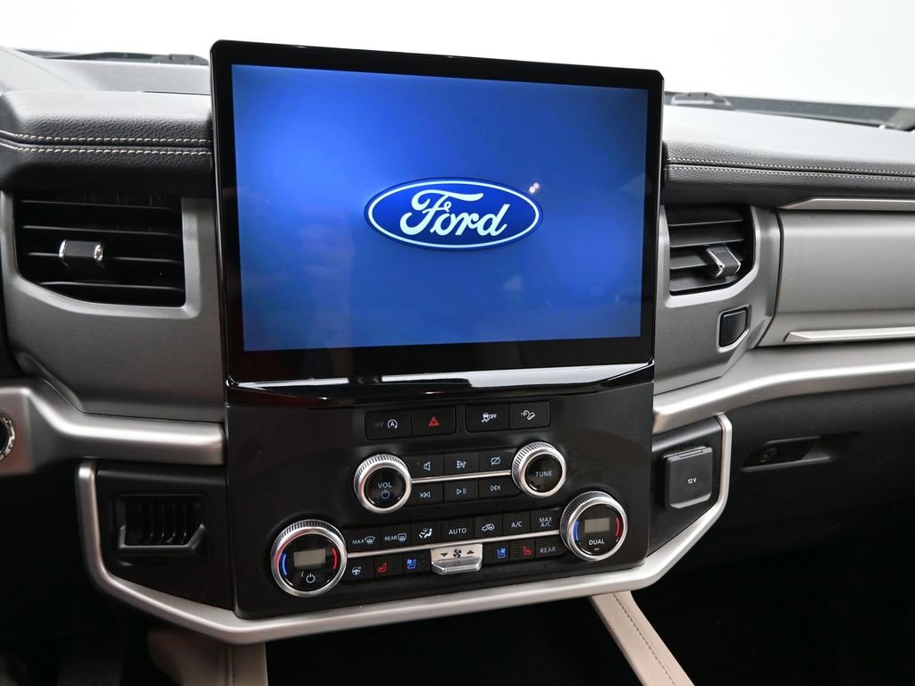 Used 2024 Ford Expedition Max XLT image 12