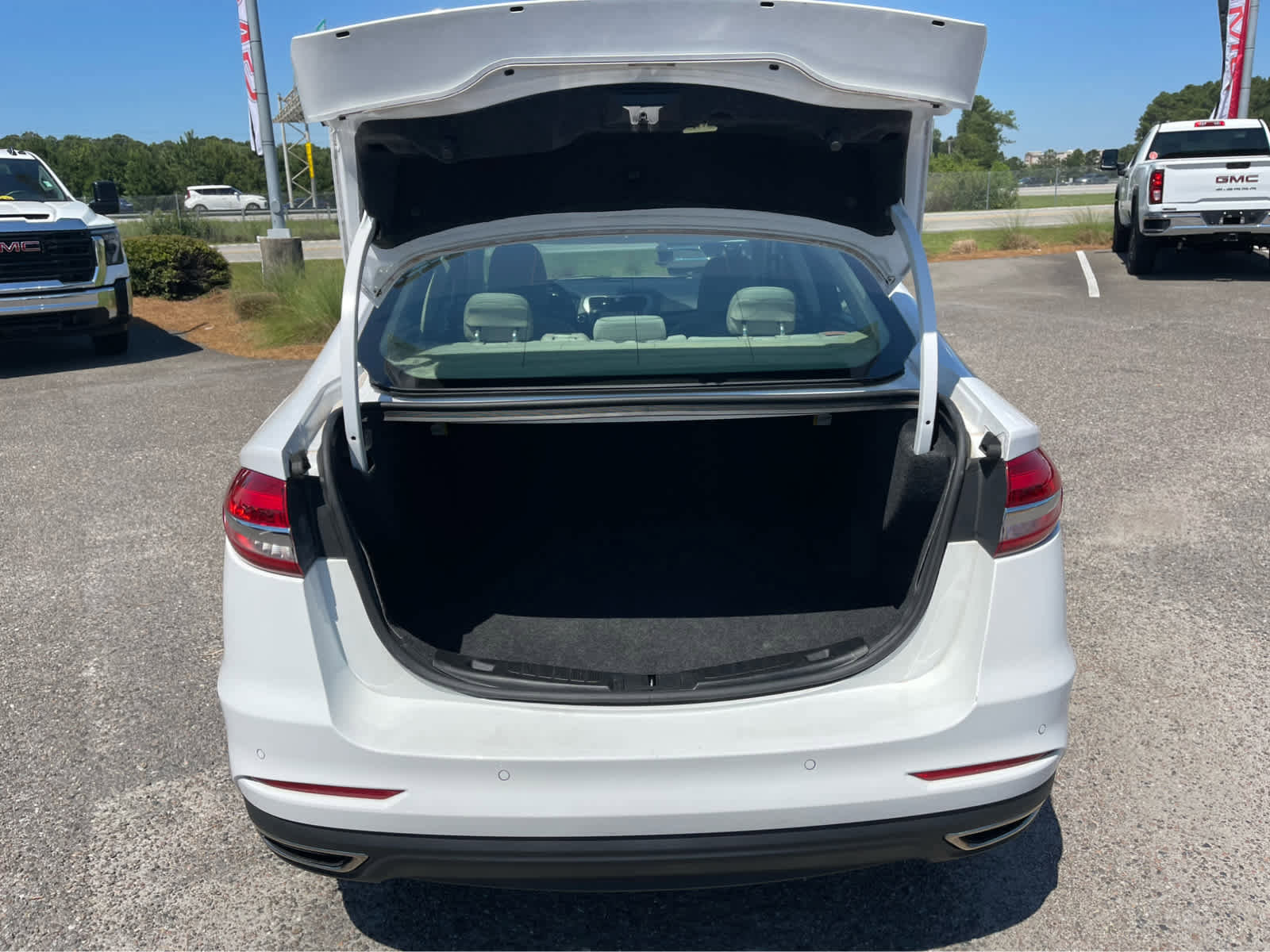 Used 2020 Ford Fusion SE AWD/4WD image 21