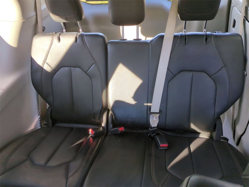 Used 2020 Chrysler Pacifica Touring-L image 18