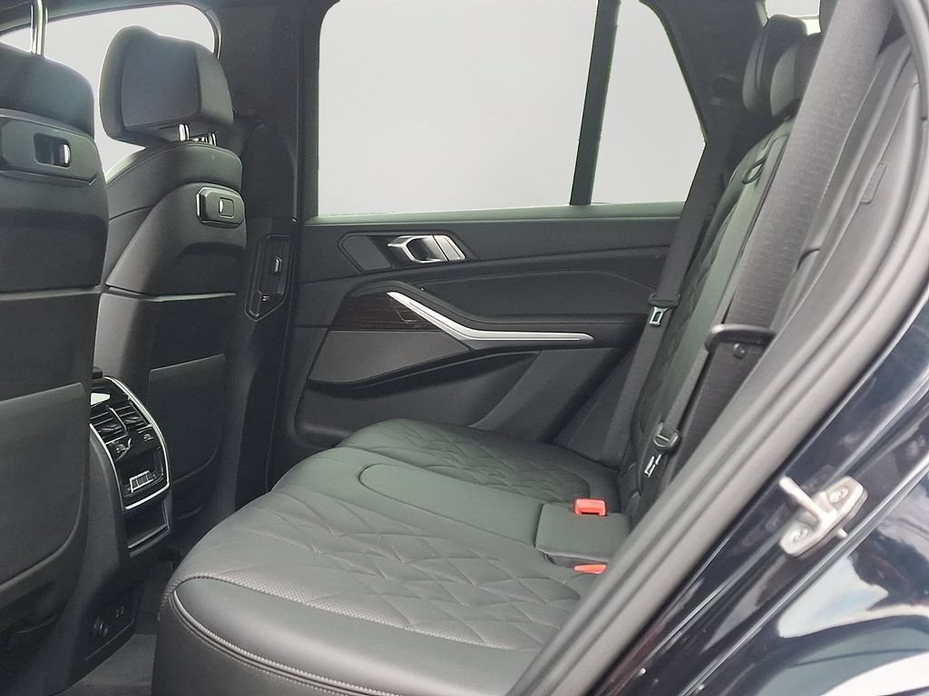 Used 2024 BMW X5 xDrive40i w/ M Sport Package AWD/4WD image 8