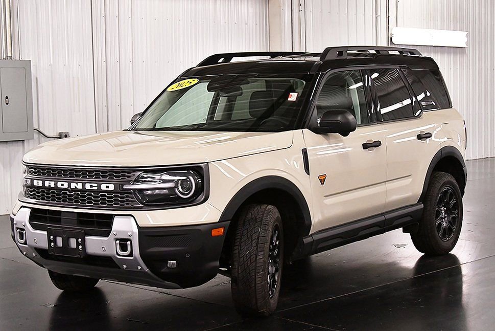 Used 2025 Ford Bronco Sport Badlands image 3