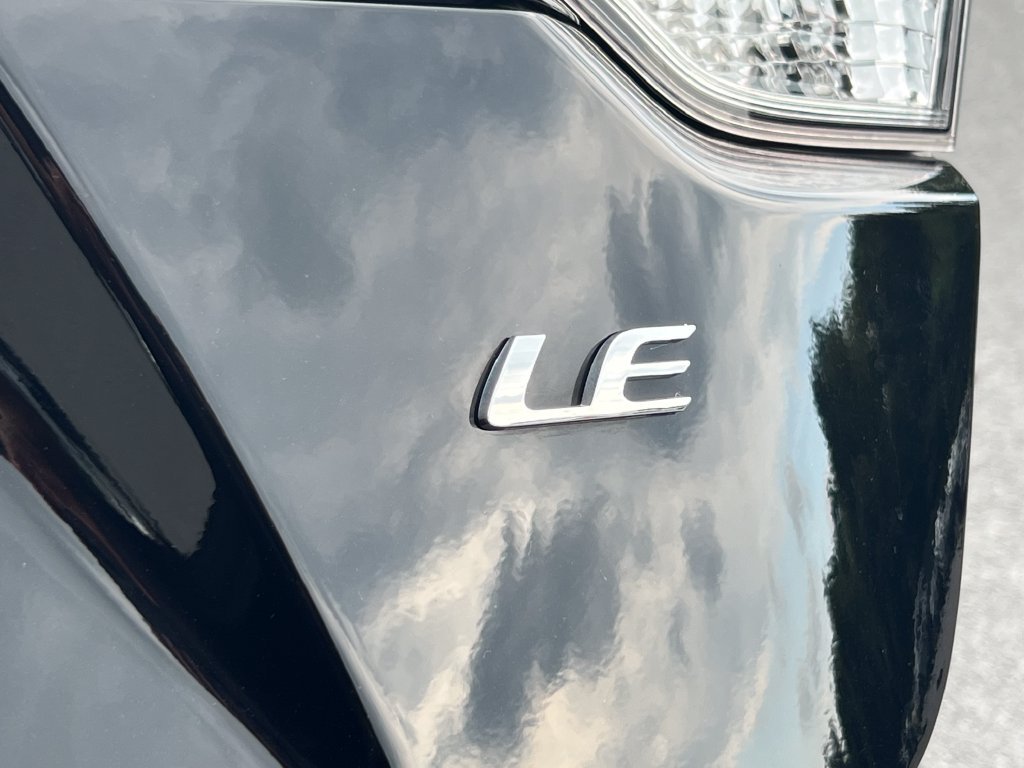 Used 2025 Toyota Corolla LE FWD image 16