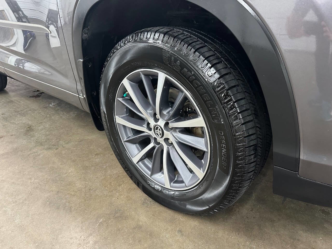Used 2018 Toyota Highlander XLE image 18