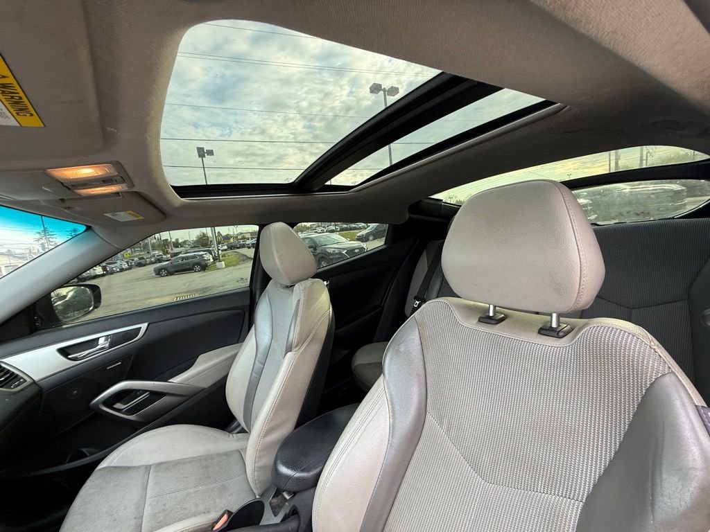 Used 2013 Hyundai Veloster w/ Style Pkg image 13
