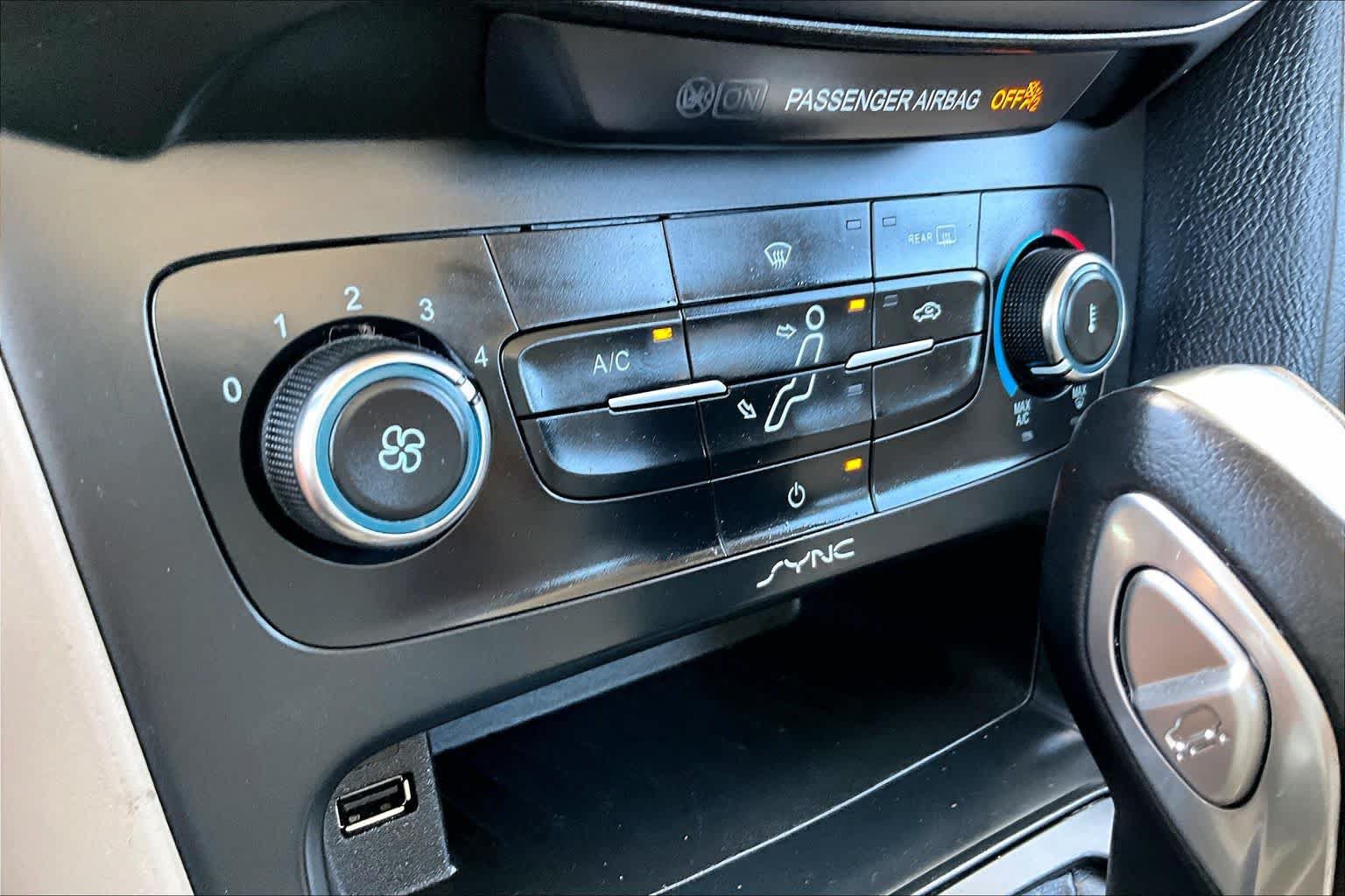 Used 2015 Ford Focus SE FWD image 33