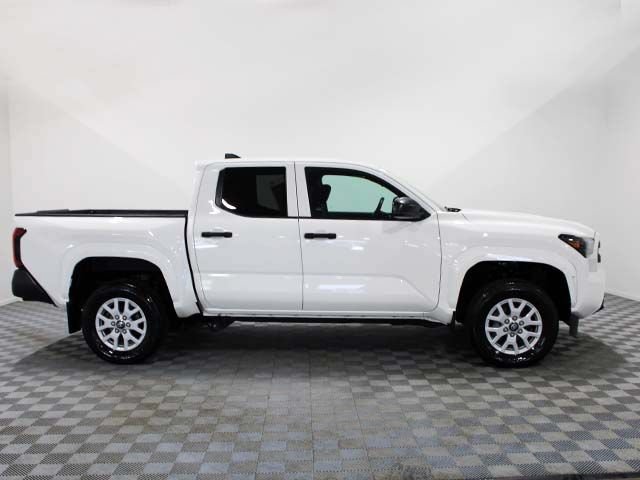 Certified 2024 Toyota Tacoma SR AWD/4WD image 7