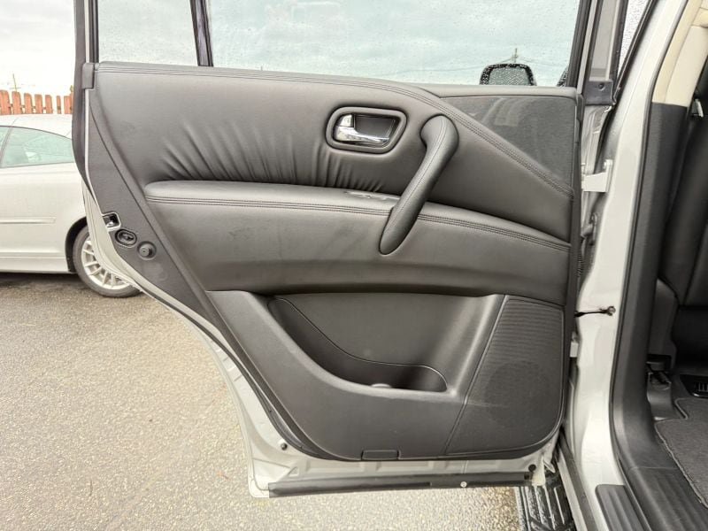 Used 2022 Nissan Armada SV w/ SV Appearance Package AWD/4WD image 14