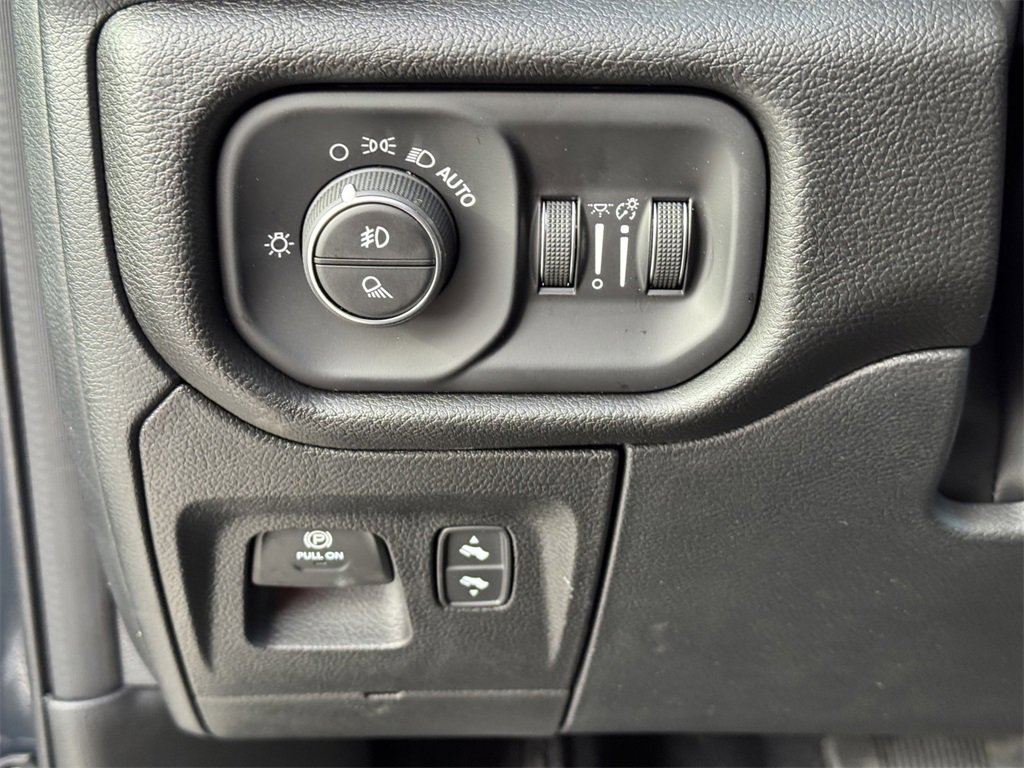 New 2026 RAM 1500 4x4 Crew Cab image 15