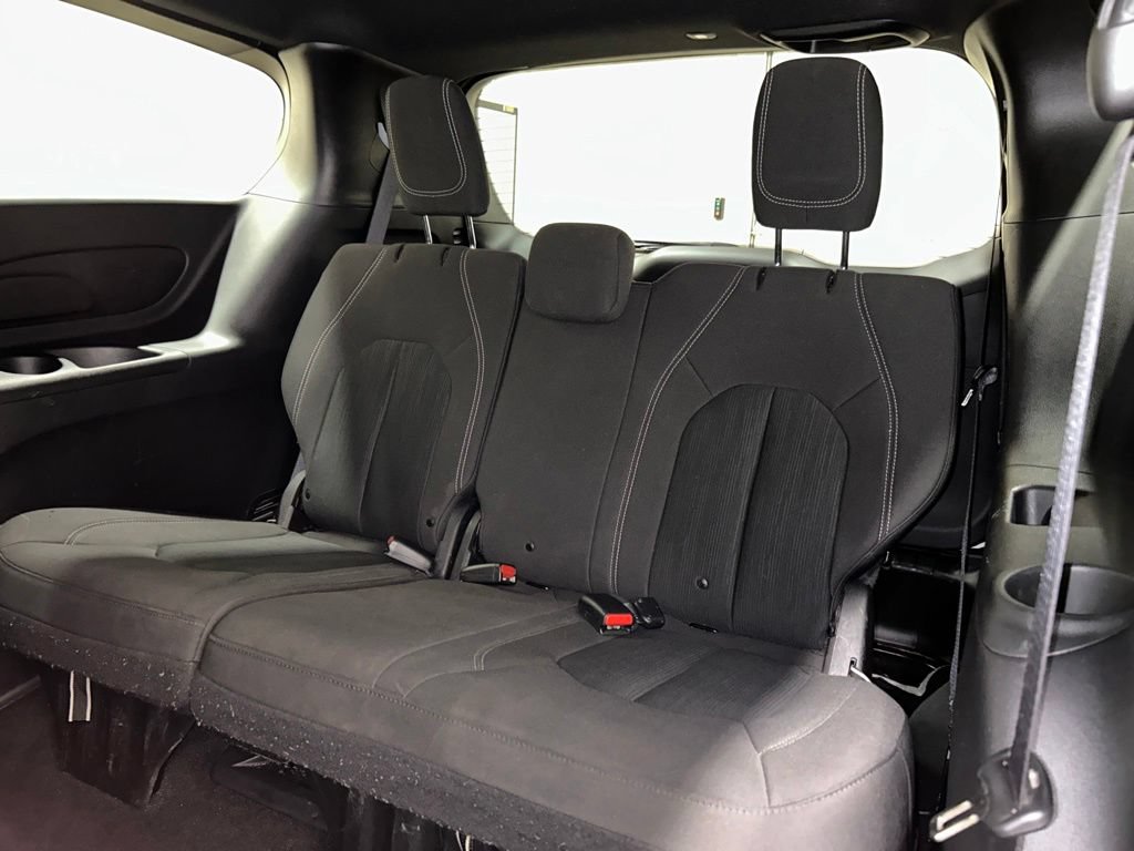 Used 2019 Chrysler Pacifica Touring Plus w/ S Appearance Package FWD image 9